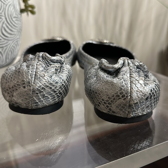 Tory Burch Reva Silver Embossed Python Ballet Flat With Double T Silver Logo - Picture 12 of 16